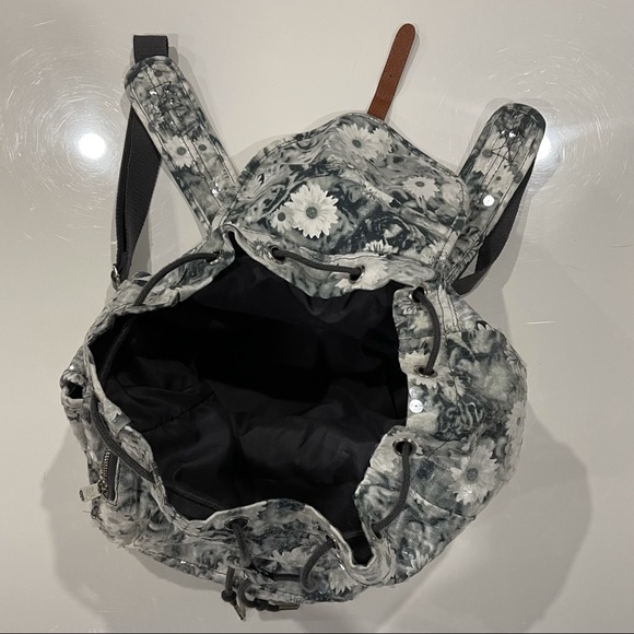 Victoria’s Secret PINK Daisy BackPack - Picture 4 of 6